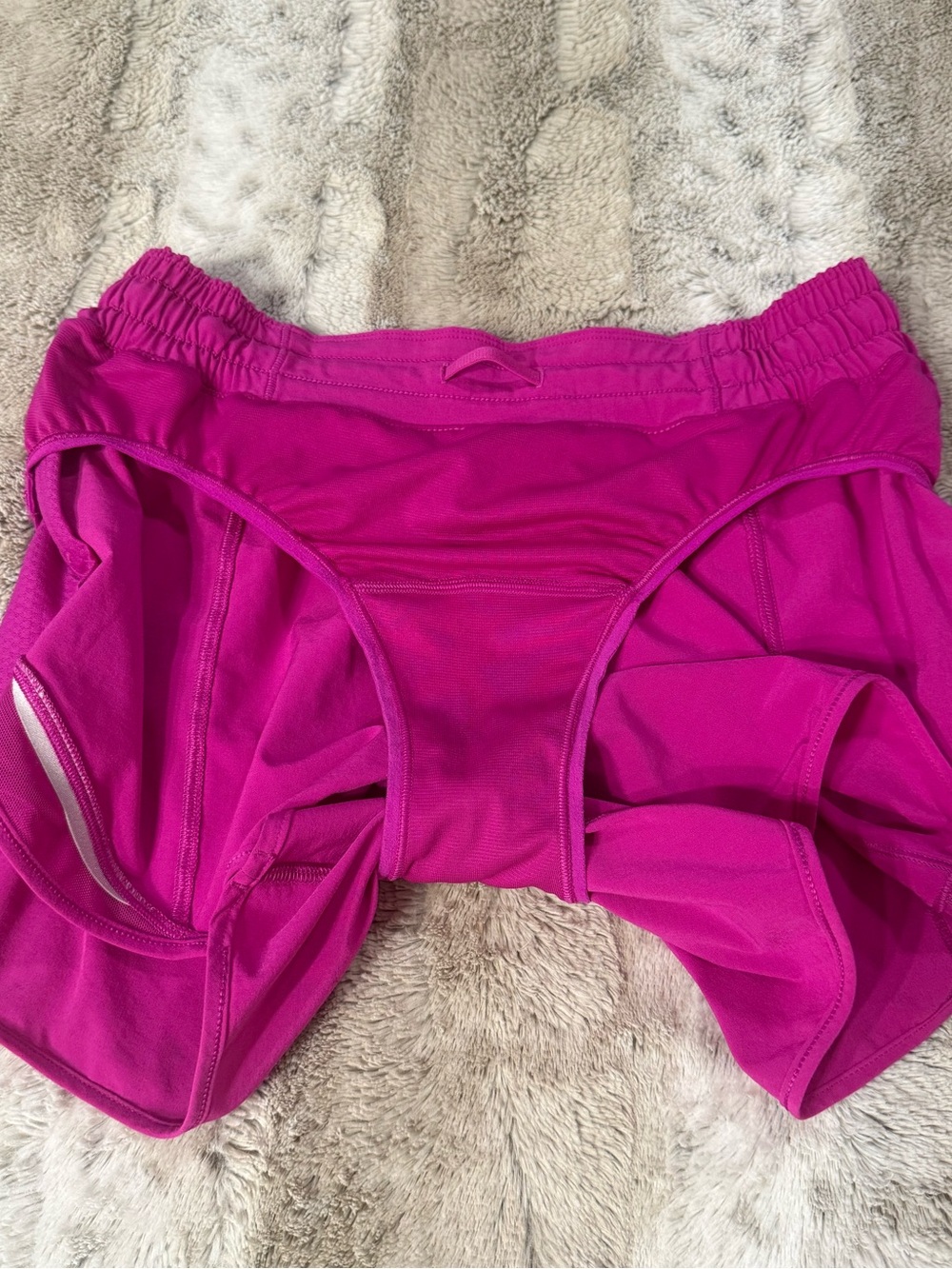 Lululemon Hotty Hot Short II "Long 4" in 
Ripened Raspberry Size 6 - Picture 8 of 16